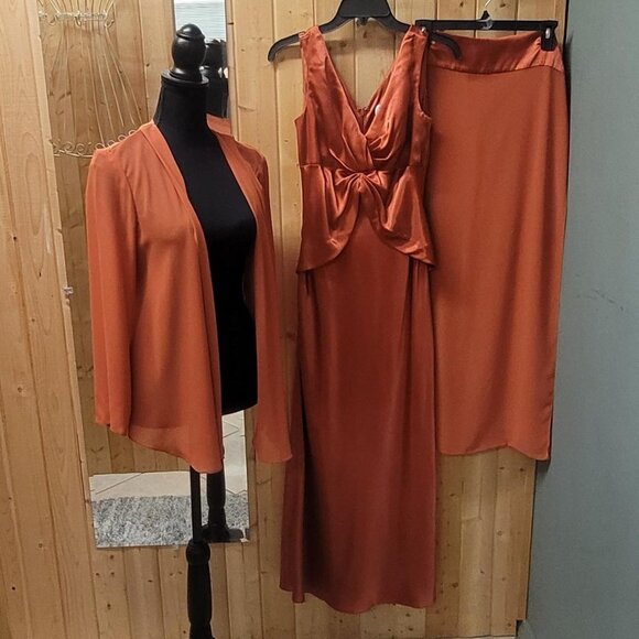 Stunning Orange Satin Three-Piece Bridesmaid Dress - Size 4 - Picture 5 of 5